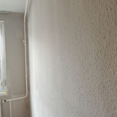 Fűrészporos tapéta dolgozó szobában