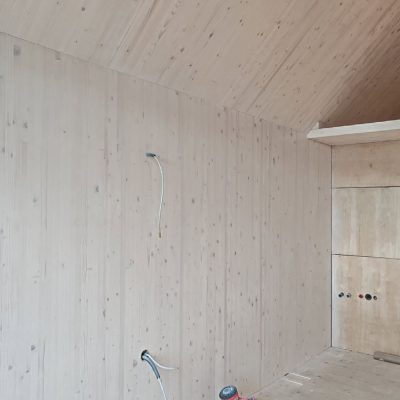 Fa ház lazúrozása fehér lazúr festékkel